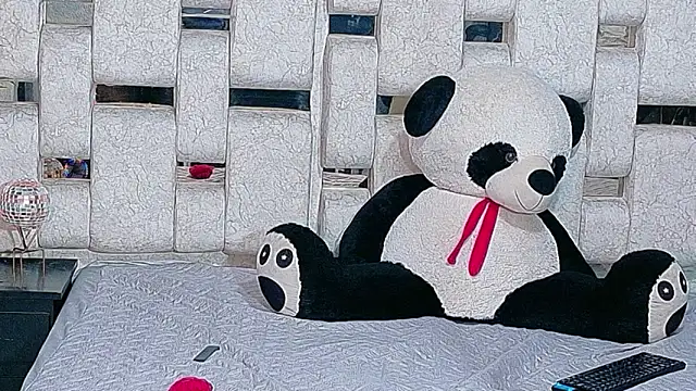 CarlaRomero__'s cam snapshot