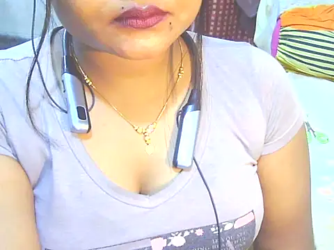 Nusrat_Faria07's cam snapshot