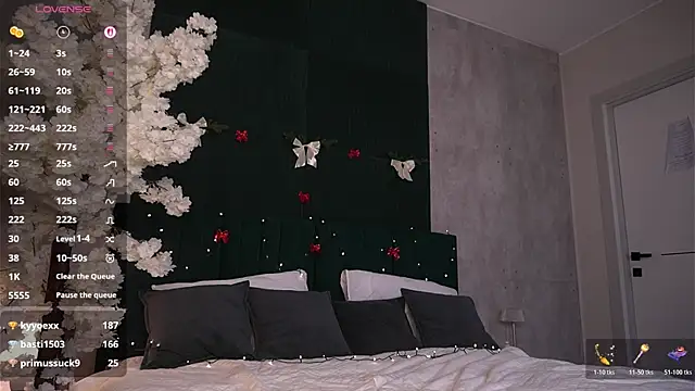 Lisafoxy_'s cam snapshot