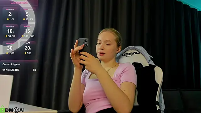 Melanie_Ryer's cam snapshot