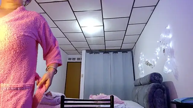 tara_rios's cam snapshot