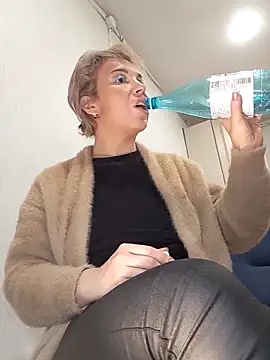 Conny_Shellie's cam snapshot