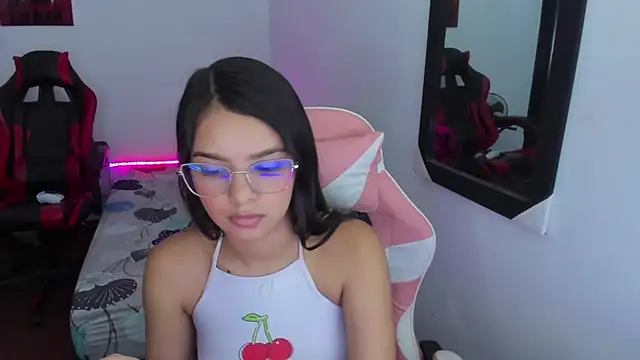 jessi_and_boy's cam snapshot