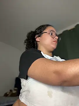 CurlyGirl_1's cam snapshot