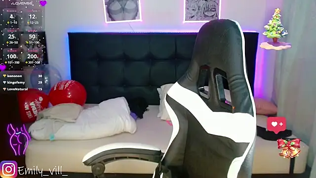 Emily_vill's cam snapshot