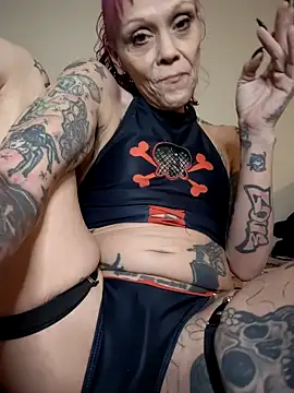 MommyMisfit's cam snapshot