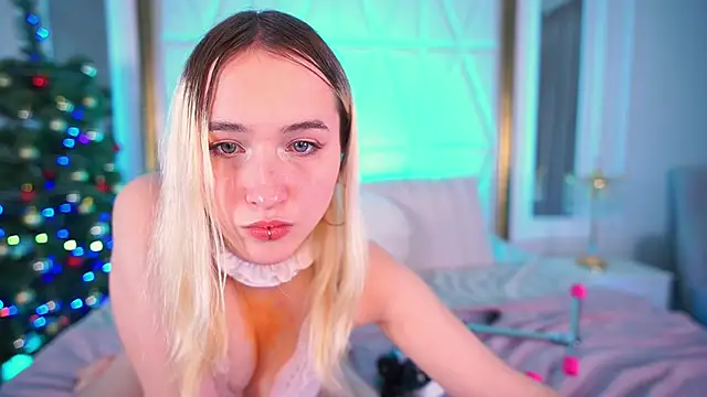 LilElfie's cam snapshot