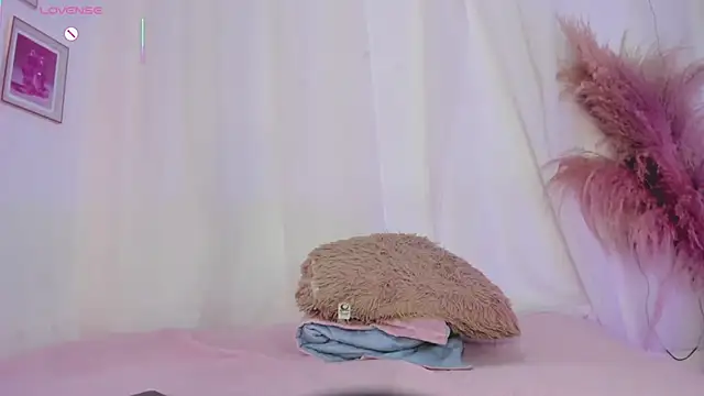 Miss_JulietaShadow's cam snapshot