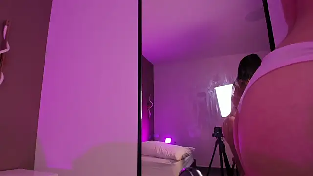 allie_bruce's cam snapshot