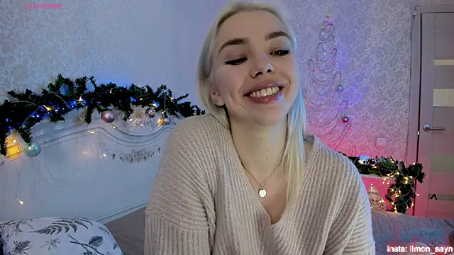 LillyMoure_'s cam snapshot