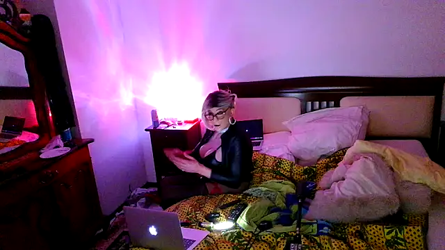 CharlotteVixxens live sex cam