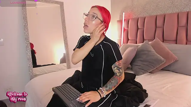 AbellaFox_'s cam snapshot