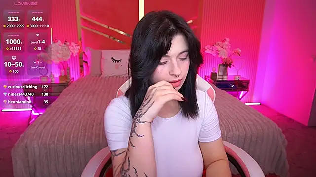 Miki_Kivi live sex cam