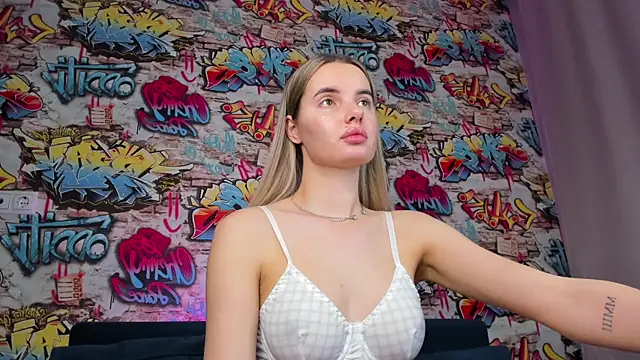 Erika_Carpenter's cam snapshot