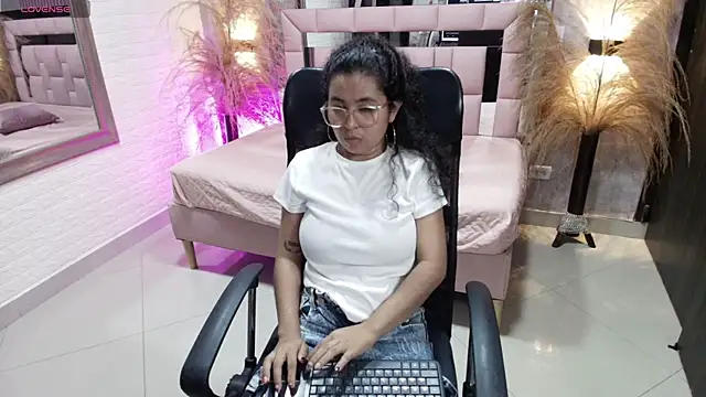 griselle_rousse's cam snapshot