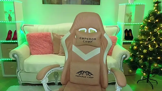 EmmyMills's cam snapshot