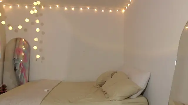 ValienteGirl_'s cam snapshot