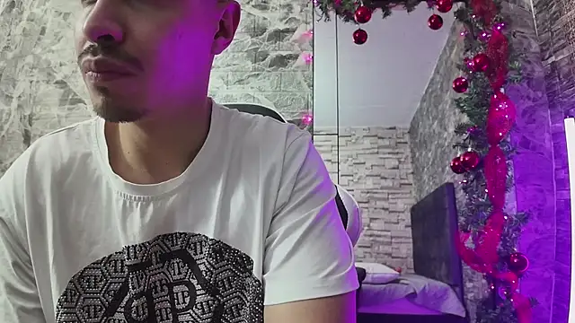 Rich_Couple_69's cam snapshot