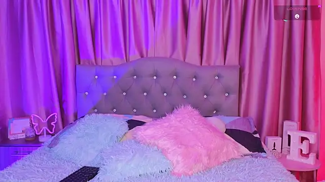 Emiily_Scott1's cam snapshot