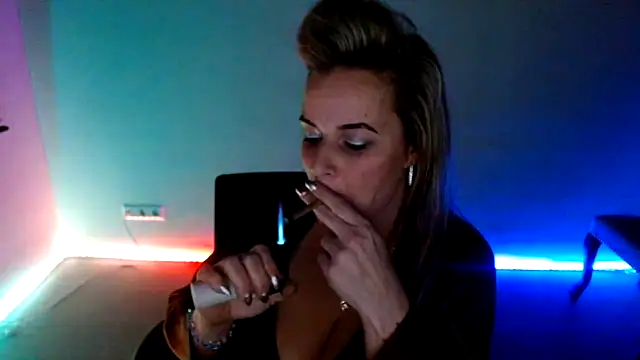 MystiqueMaven's cam snapshot