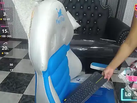 babyschoolgiirl's cam snapshot