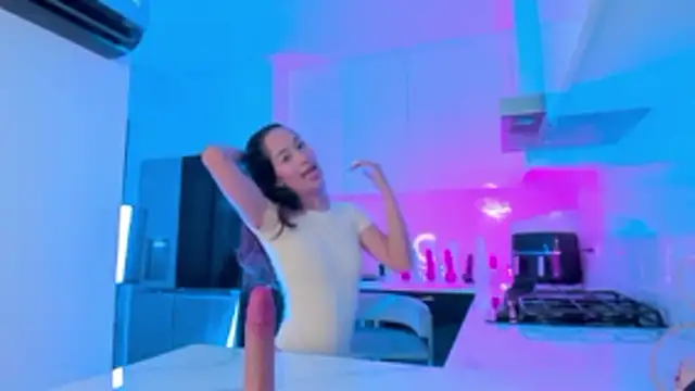 little-Emma's cam snapshot