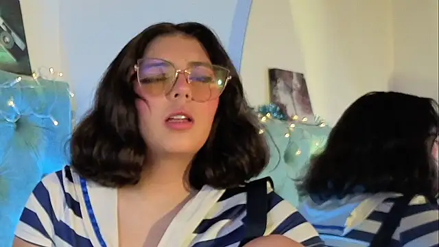 Paola_Lyon_'s cam snapshot