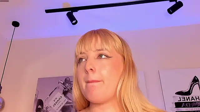 Blue_Angell's cam snapshot