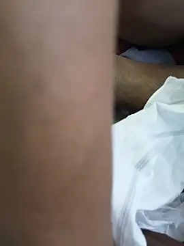 OverseasOwl's cam snapshot