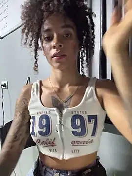 pretty_pettite's cam snapshot