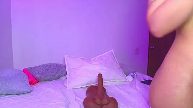 PollyGrey_'s cam snapshot