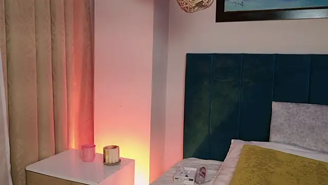 PaulinaSaint's cam snapshot