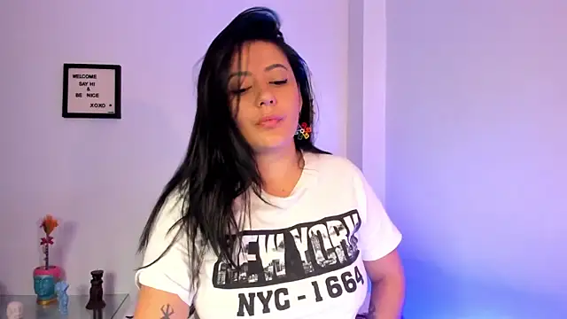 LauraToro_'s cam snapshot