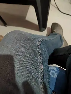 COUPLLE_VILLAGE's cam snapshot