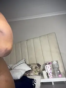 Bustygoddess32's cam snapshot