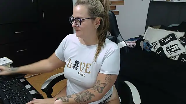 perlagoloza05's cam snapshot