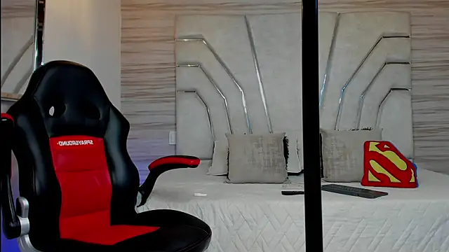 MAXTHOMSON live sex cam