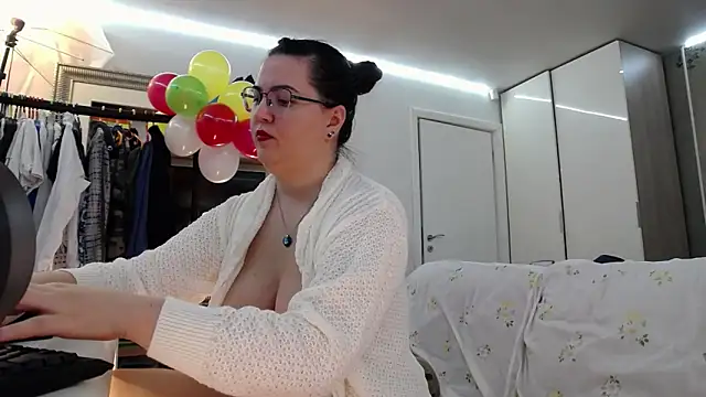 ILoveToFeelU's cam snapshot