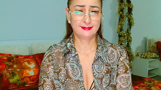 Tyana40 live sex cam