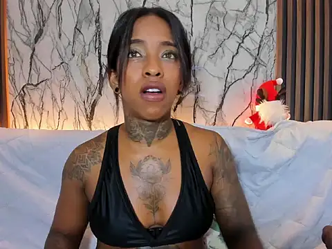 Pauline_Fox's cam snapshot