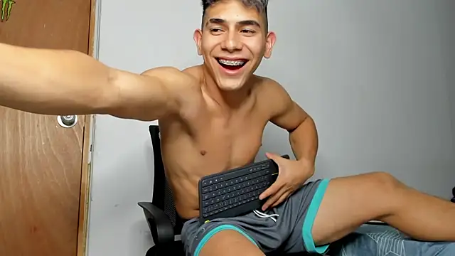 andrew_rose_'s cam snapshot