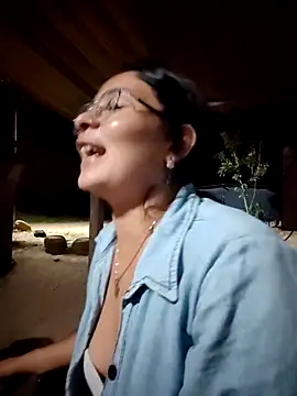 Lily-o's cam snapshot