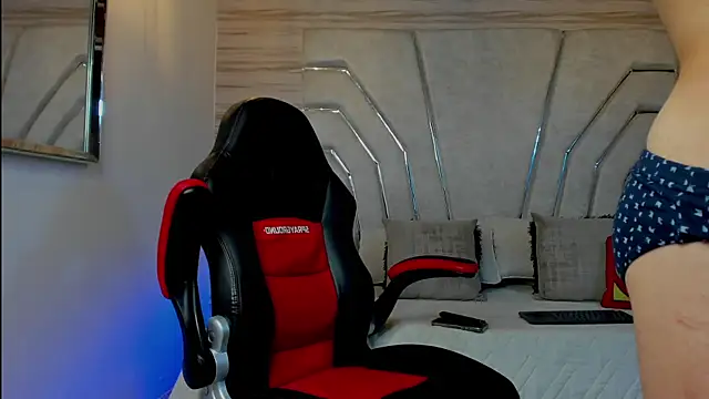 MAXTHOMSON's cam snapshot