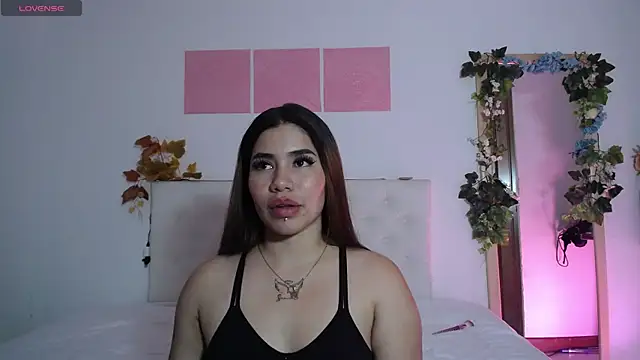 Saraa_lips's cam snapshot