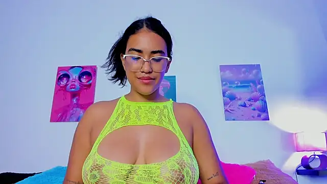 tyra_bankss_'s cam snapshot