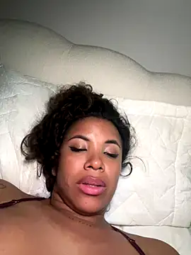 Brunettexio live sex cam