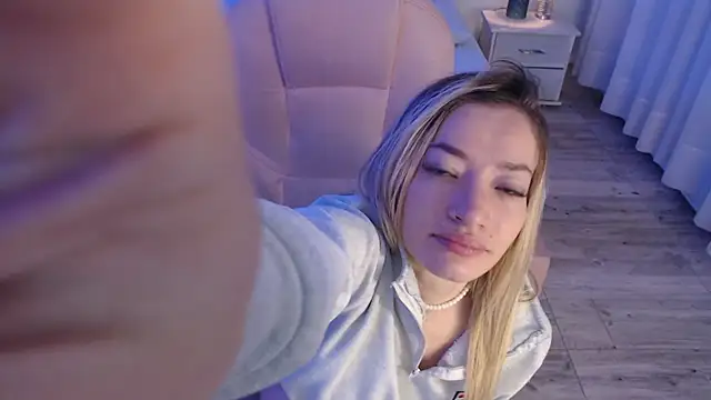 zoe_jones13's cam snapshot