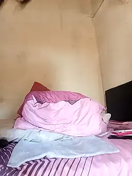 Petite_24's cam snapshot