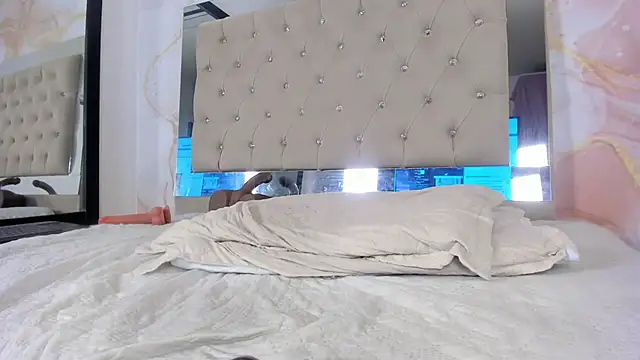 Luna_Tylor's cam snapshot