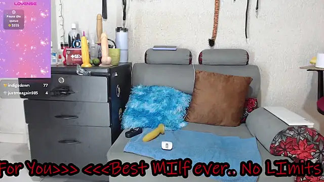 angierot2025's cam snapshot